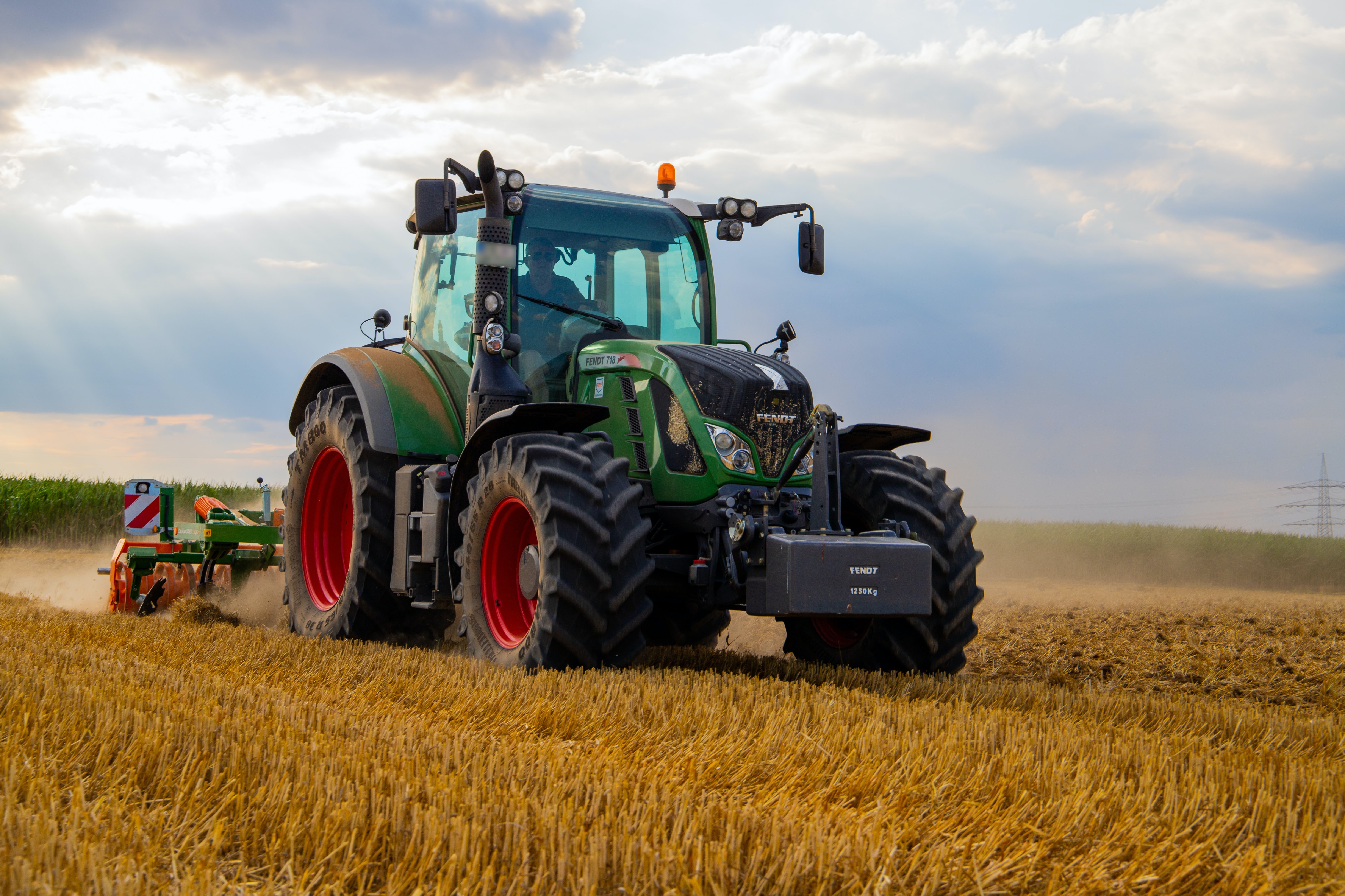 How to Sell Tractors Using 360 Spin Software?